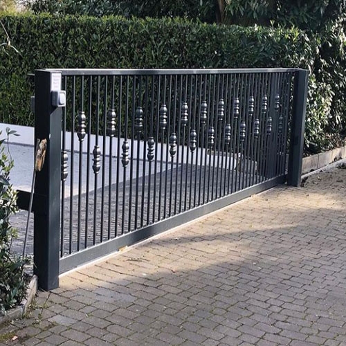 Automatic sliding rectangle iron gate