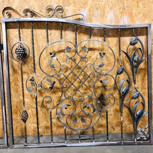 Decorative entrance gate