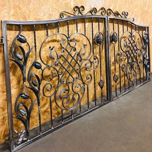 Decorative entrance gate